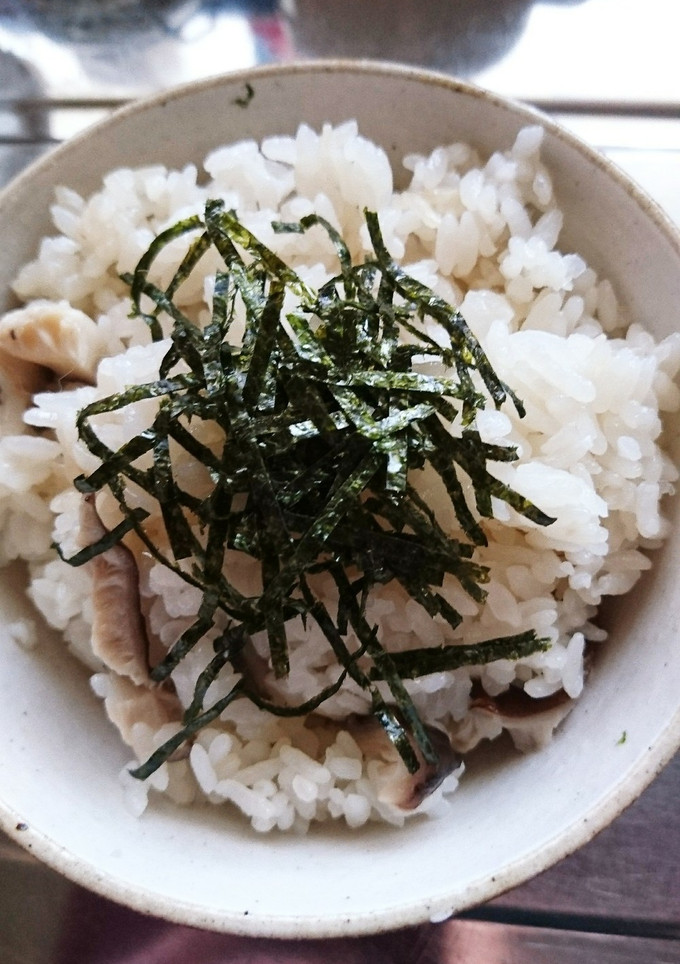 斬新！椎茸だけの炊き込みご飯(^o^)-レシピのメイン写真