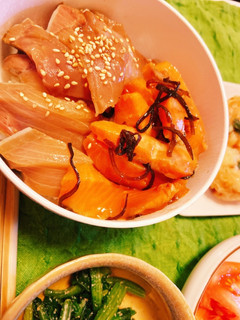 ブリのだし醤油&サーモンの塩昆布漬け丼-レシピのメイン写真