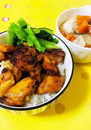 簡単！フライパン一つで鶏もも肉の焼き鳥丼-レシピのメイン写真