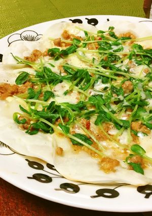フライパンで簡単☆餃子の皮ピザ☆ガパオ味-レシピのメイン写真