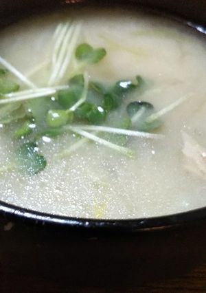 ツナ缶ともやし玉葱のお手軽味噌汁-レシピのメイン写真