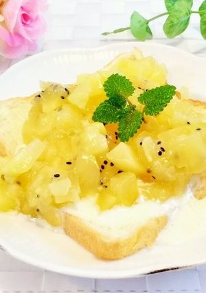 たっぷり練乳のフルーツパン♪-レシピのメイン写真