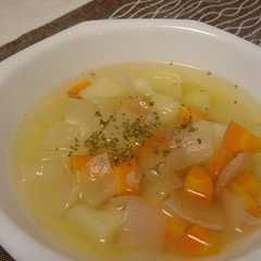 รูปของ 煮るだけで野菜の旨みたっぷりスープ