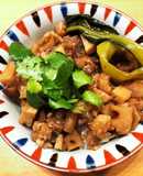 食感が嬉しい♪タケノコと蓮根が入り魯肉飯