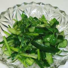รูปของ 叩き胡瓜とパクチー（香菜）の和え物