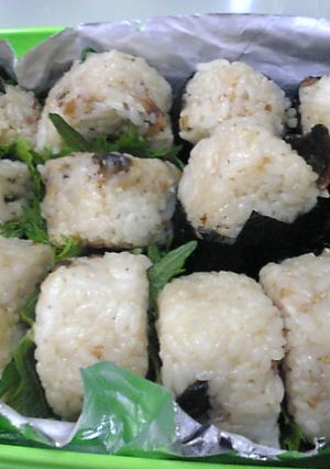 大葉でさっぱり♪鰻おにぎり-レシピのメイン写真