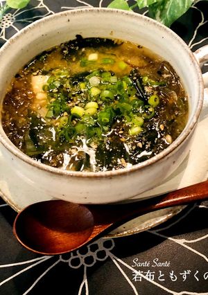 もずくと若布の味噌汁-レシピのメイン写真