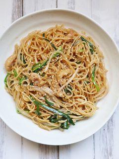節約レシピ!鶏皮とニラのソース焼きそば-レシピのメイン写真