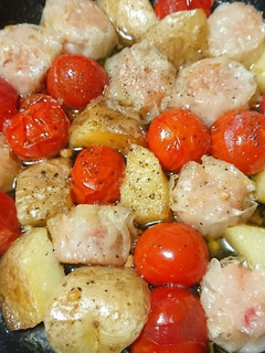 カニ焼売・トマト・ポテトdeアヒージョ-レシピのメイン写真