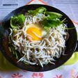 シラスたっぷり三つ葉焼きうどん目玉焼載せ