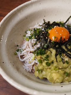 まるでネギトロ!*アボカドしらす丼*-レシピのメイン写真