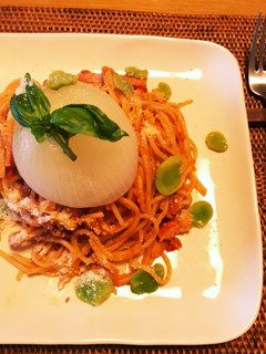 丸ごと新玉ねぎとそら豆トマトソースパスタ-レシピのメイン写真