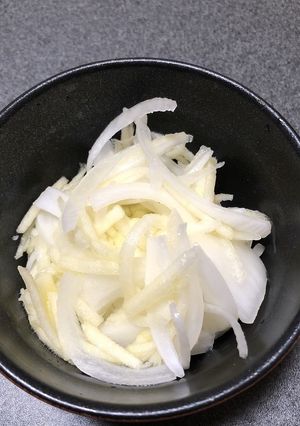 新玉ねぎのスライスとリンゴの酢の物-レシピのメイン写真