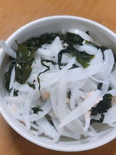 簡単美味しい♡新玉ねぎ&ツナわかめサラダ-レシピのメイン写真