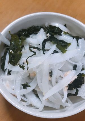 簡単美味しい♡新玉ねぎ&ツナわかめサラダ-レシピのメイン写真