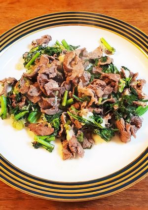 牛肉と春菊の炒めもの★チーズ隠し味-レシピのメイン写真