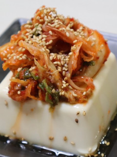 キムチ乗せ豆腐☆簡単おつまみ-レシピのメイン写真
