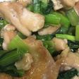 鶏もも肉と小松菜の炒め物