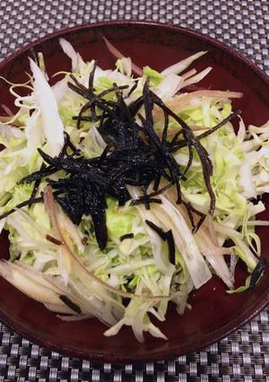 大人の味♡春キャベツと塩昆布のサラダ-レシピのメイン写真