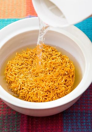 失敗 チキンラーメンお湯入れすぎた-レシピのメイン写真
