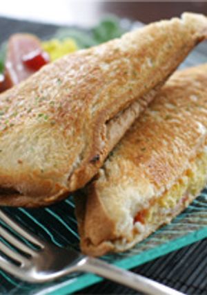 ベーコンエッグのとろとろホットサンド-レシピのメイン写真