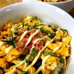 รูปของ シャケマヨたま丼