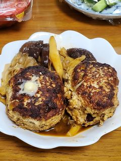 ソース煮込みのチーズin豆腐ハンバーグ-レシピのメイン写真