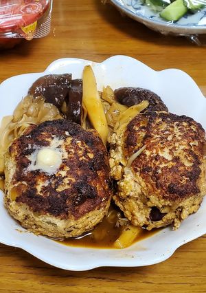 ソース煮込みのチーズin豆腐ハンバーグ-レシピのメイン写真