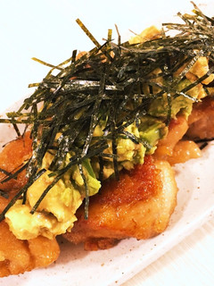 オリーブオイルで唐揚げ!アボカドのせ-レシピのメイン写真