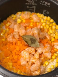炊飯器で簡単エビピラフ-レシピのメイン写真