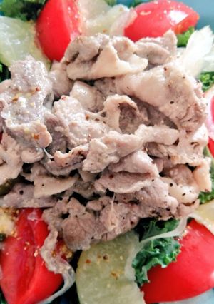 ケールを美味しく♪豚こまのパワーサラダ-レシピのメイン写真