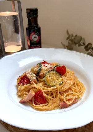 ワンパンで簡単!ズッキーニとピリ辛トマトのパスタ-レシピのメイン写真