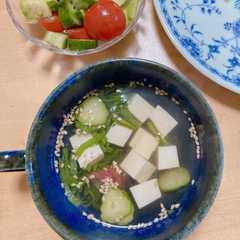 A picture of 梅と大葉ときゅうりのお吸い物.