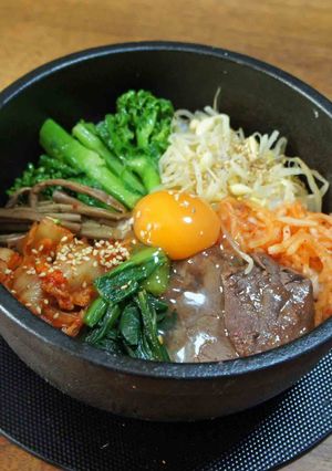 菜の花と焼き肉の鉄焼ピビンパ-レシピのメイン写真