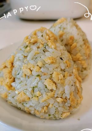 簡単で美味しい！炒り卵と青のりのおにぎり-レシピのメイン写真