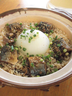 【材料3つ】新玉ねぎと鯖缶の炊き込みご飯-レシピのメイン写真