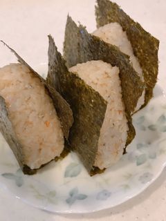 やっぱり旨い、しらすとおかかのおにぎり!-レシピのメイン写真