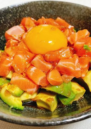 子供も食べれるサーモンとアボカドのユッケ-レシピのメイン写真
