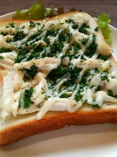 鶏むね肉とパセリのチーズマヨトースト-レシピのメイン写真