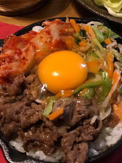 スキレットで熱々簡単ビビンバ-レシピのメイン写真