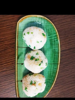 残ったご飯ですぐできる簡単たぬきおにぎり-レシピのメイン写真