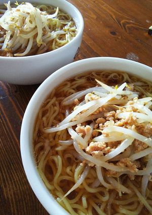 醤油ラーメン、残念な鶏そぼろを添えて-レシピのメイン写真