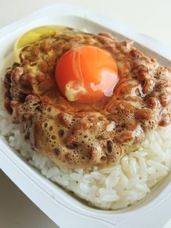パックご飯で作る「卵かけ納豆ご飯」-レシピのメイン写真