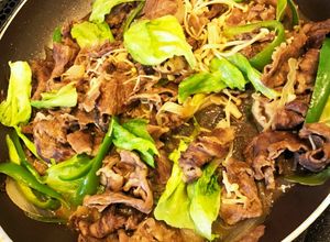 牛薄切りレタスポン酢炒め　すき焼き肉余り-レシピのメイン写真