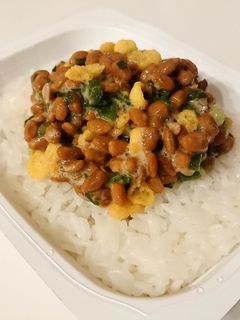 パックご飯で作る「天かす納豆ご飯」-レシピのメイン写真