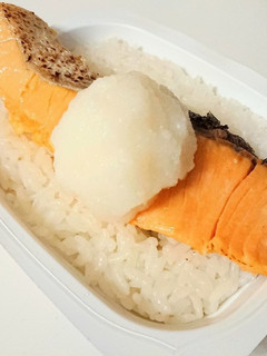 パックご飯で作る「焼き鮭おろし乗せご飯」-レシピのメイン写真