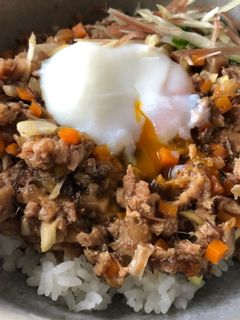 鯖そぼろ丼 温玉のせ-レシピのメイン写真