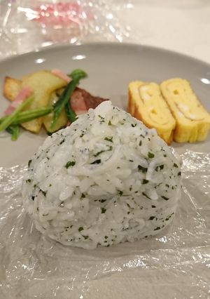 悪魔のおにぎり！しらすとわかめ★-レシピのメイン写真