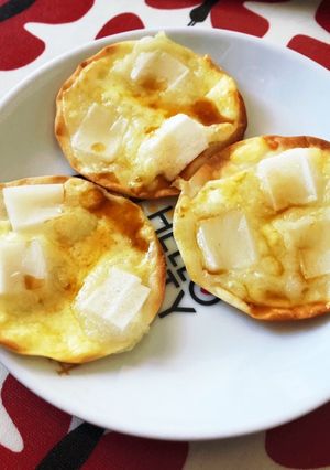 モッツアレラと餅が抜群！餃子の皮ピザ-レシピのメイン写真
