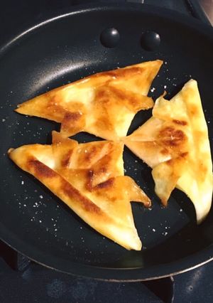 子供の日は兜折りで簡単！ピザ味餅の春巻き-レシピのメイン写真
